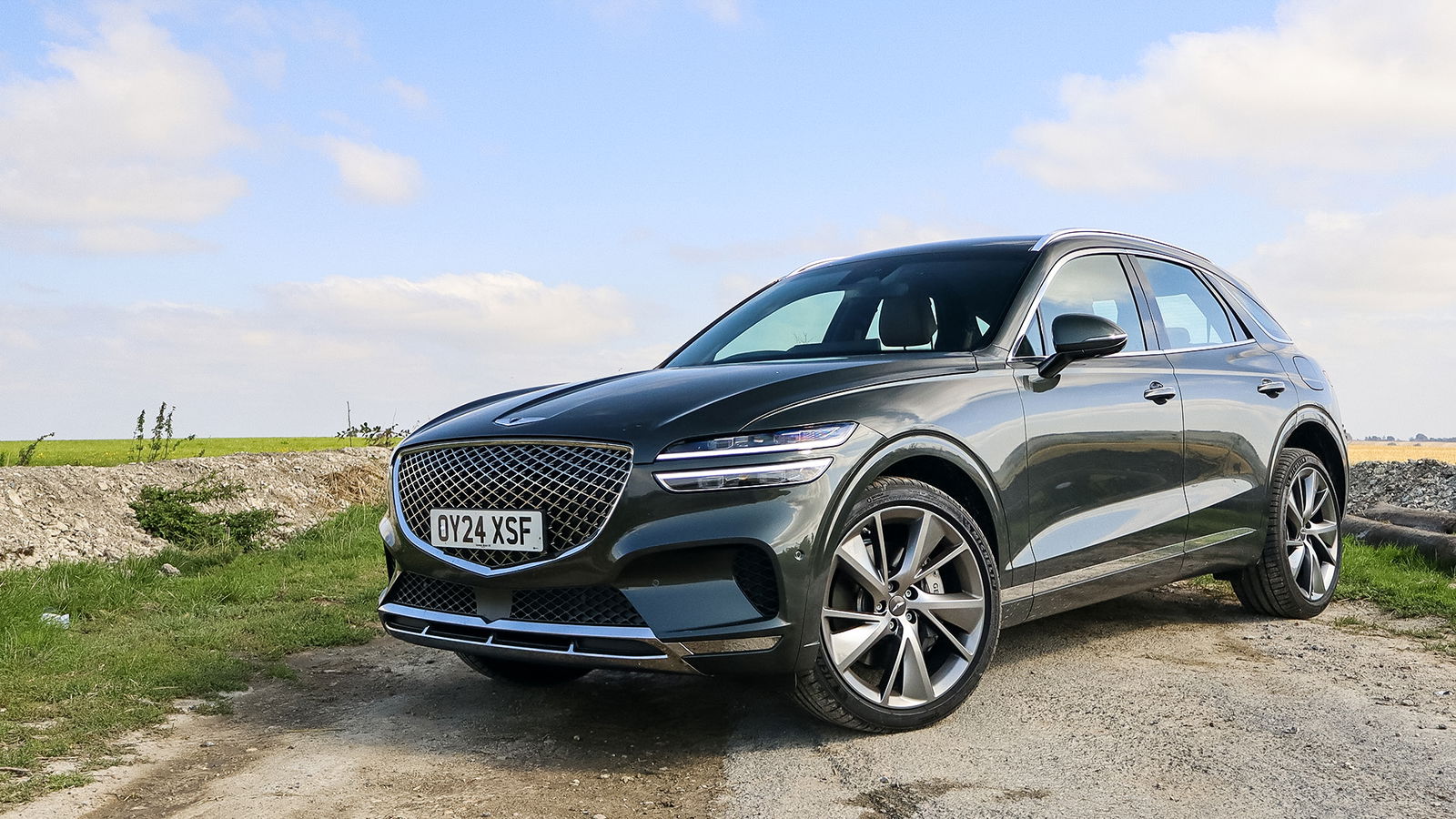 Genesis GV70, Storr Green, front 3/4