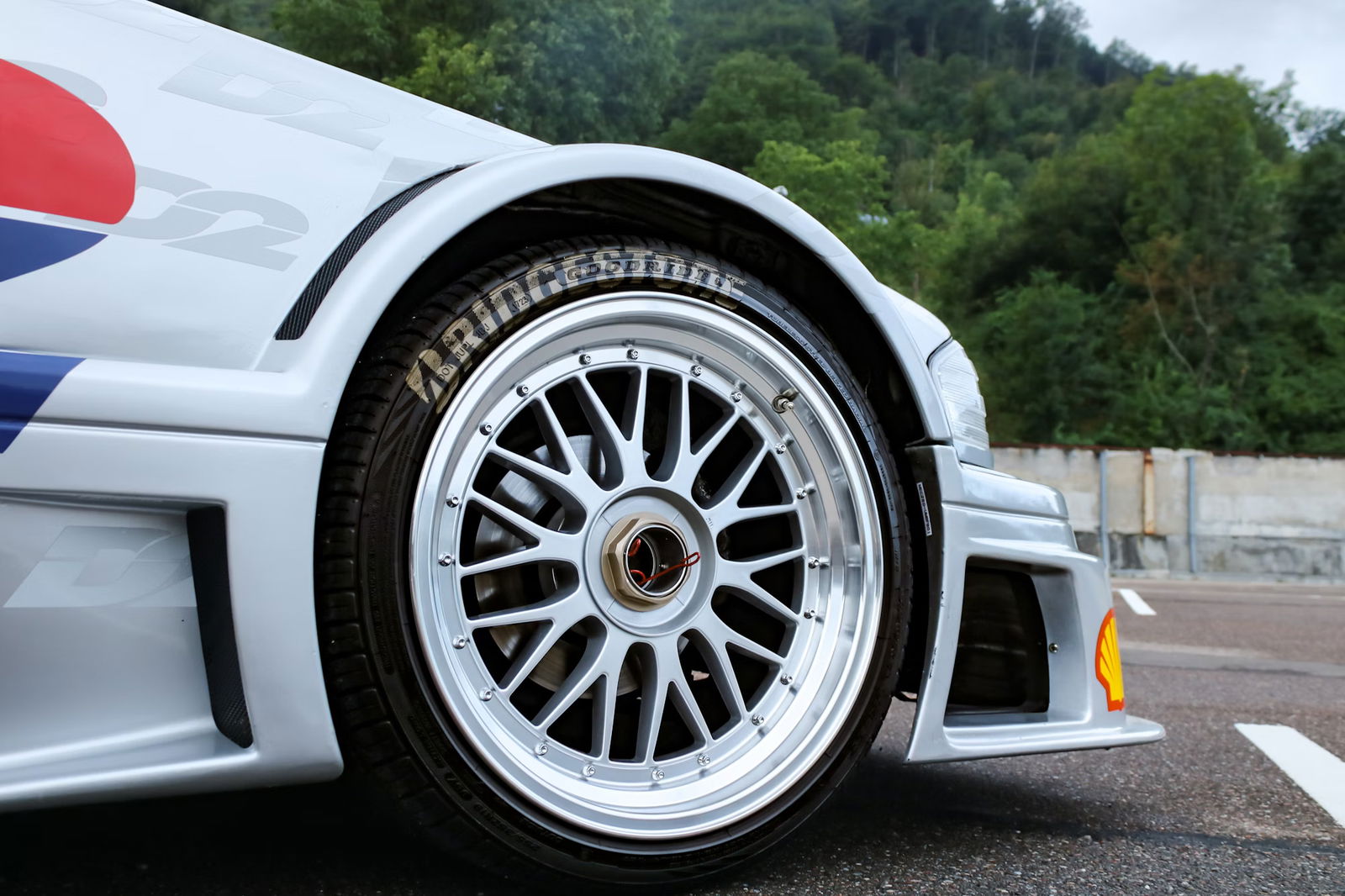 Mercedes C-Class DTM replica - front wheel detail