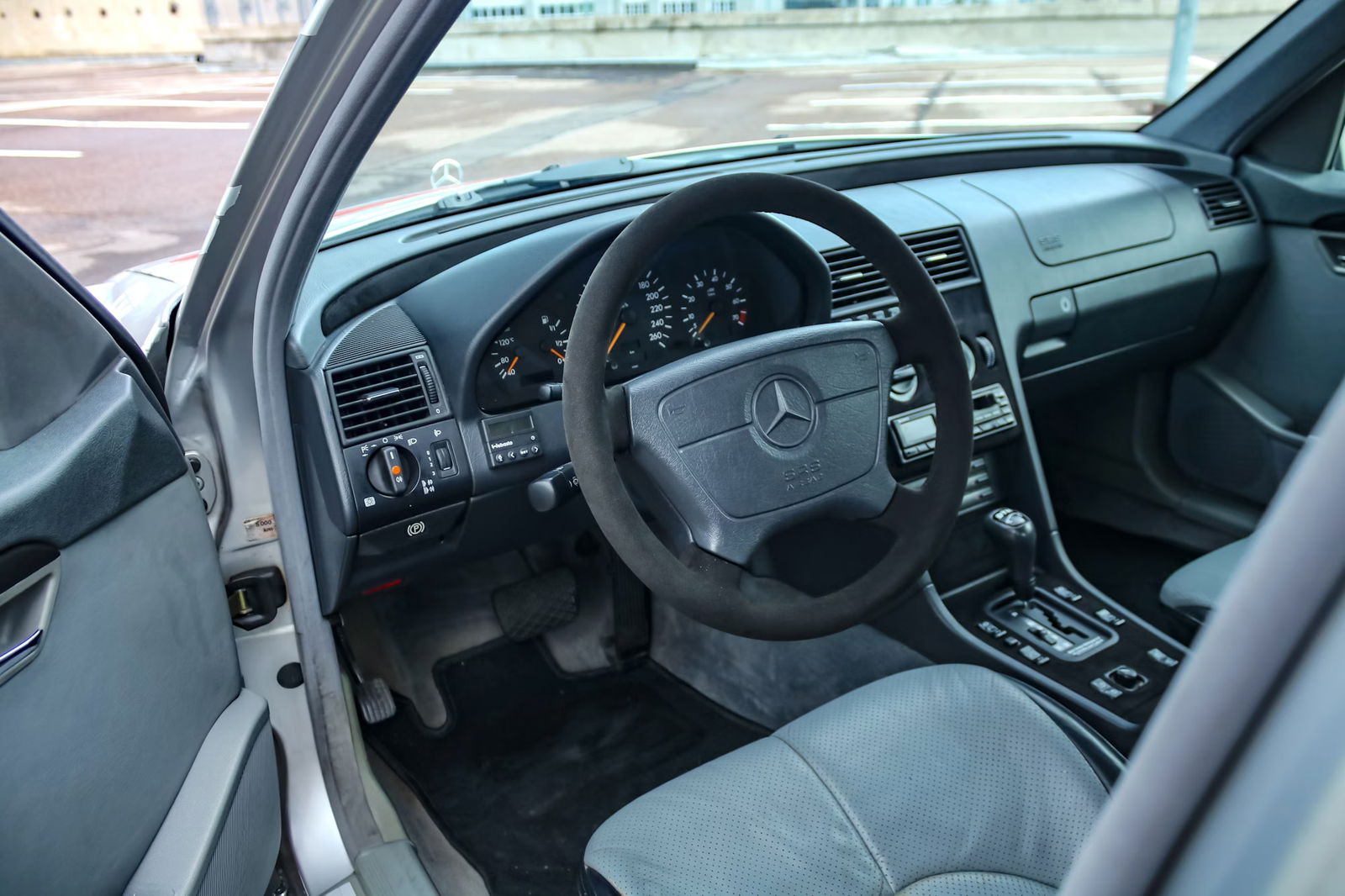 Mercedes C-Class DTM replica - interior