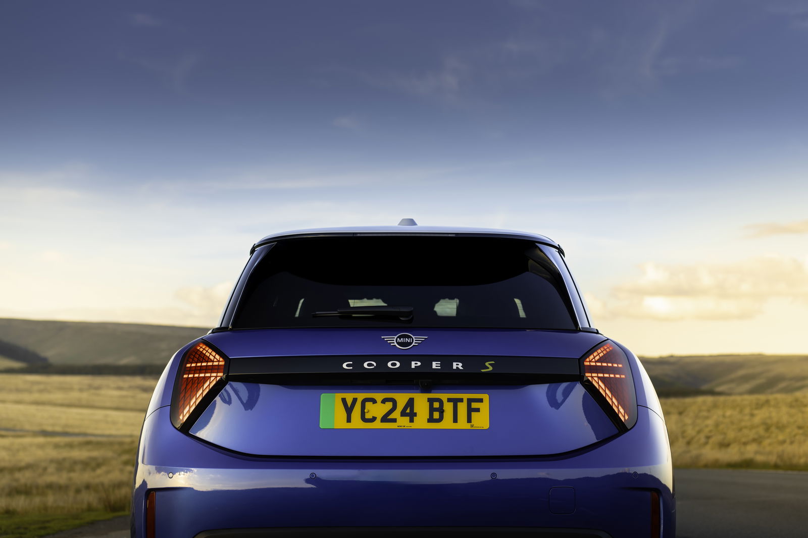 Mini Cooper SE - rear