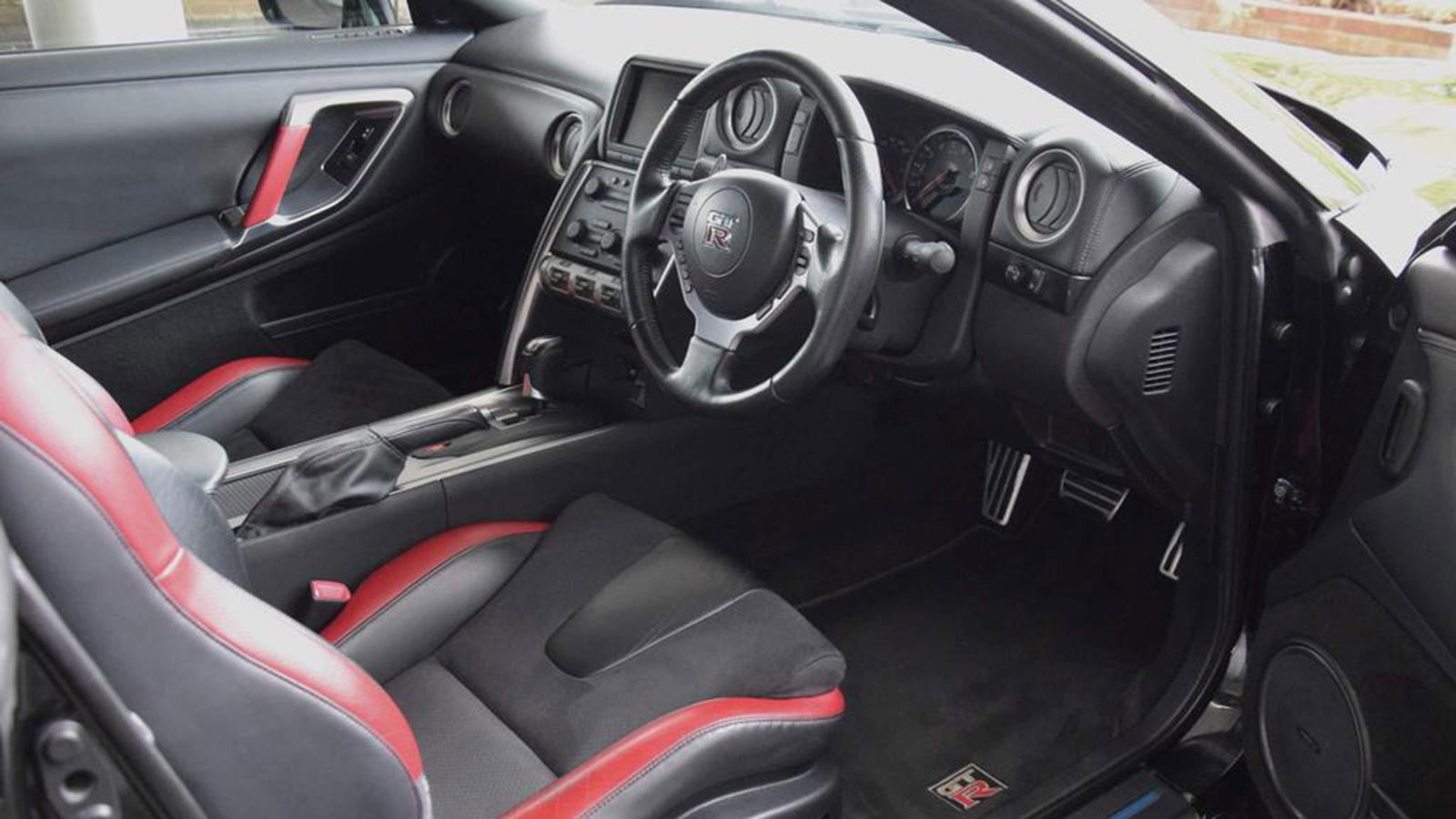 2009 Nissan GT-R Black Edition, interior