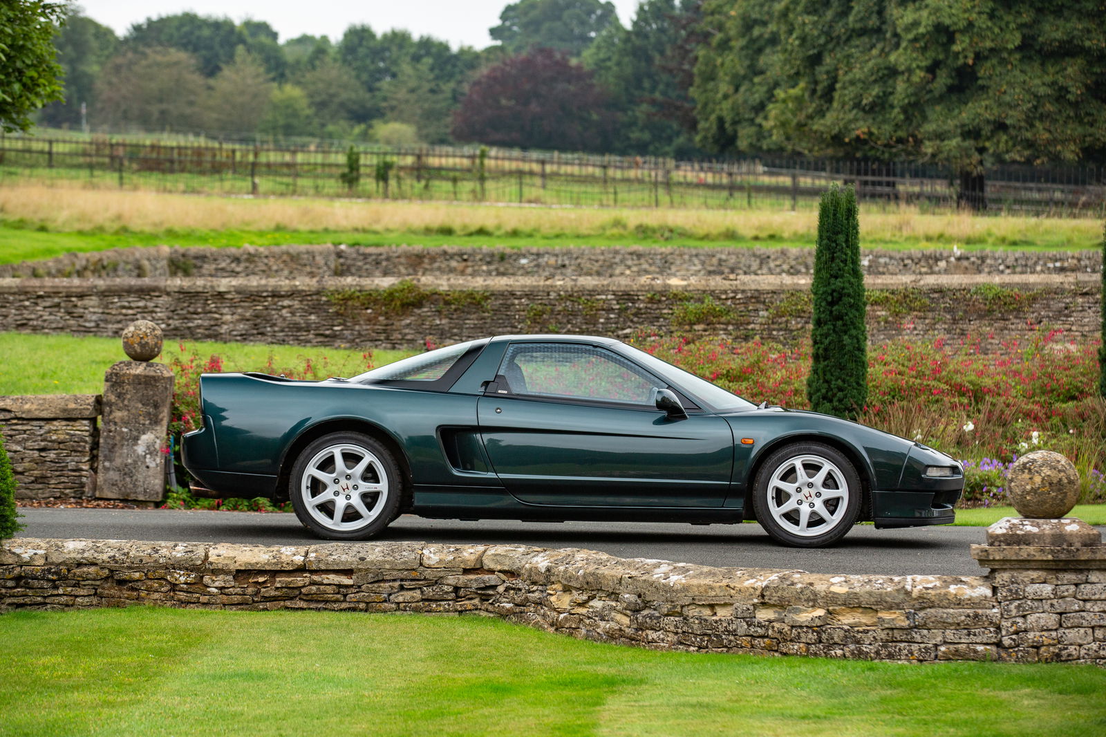 Honda NSX-R - side