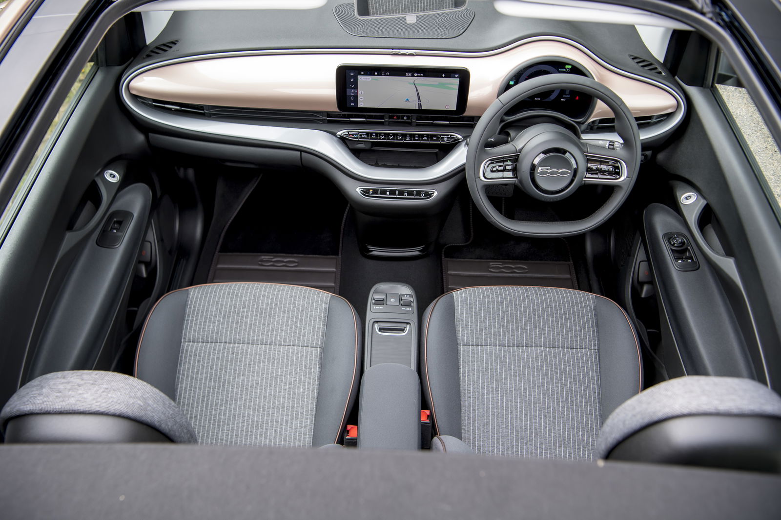Fiat 500e Cabriolet - interior
