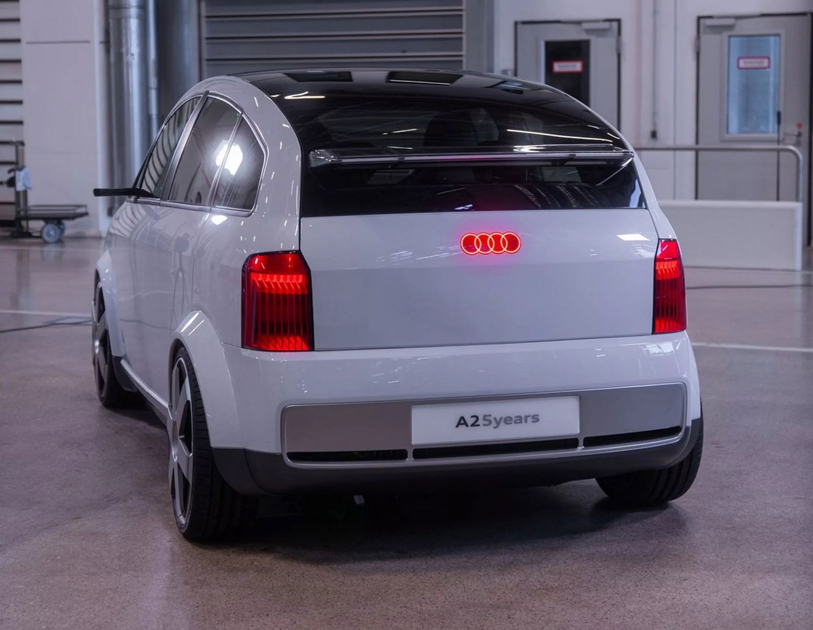 Audi A2 e-tron - rear