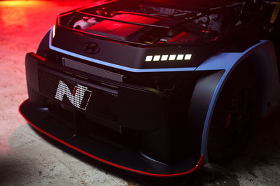 Hyundai RN24 - front detail