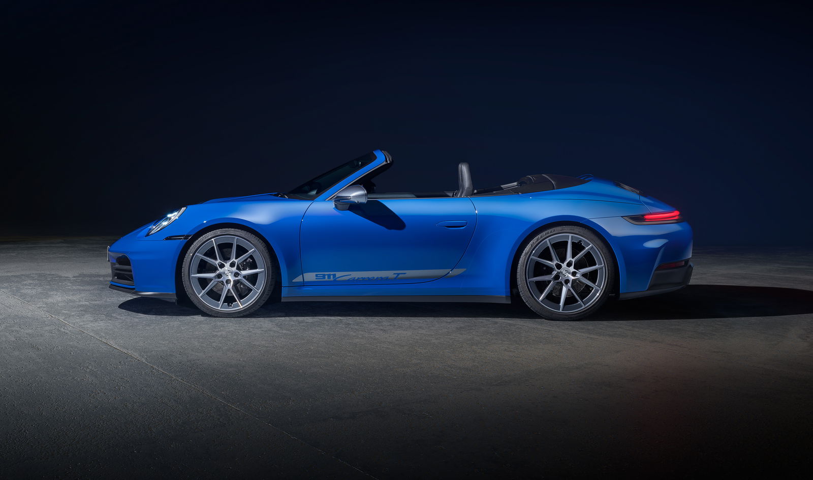 Porsche 911 Carrera T Cabriolet 992.2 - side