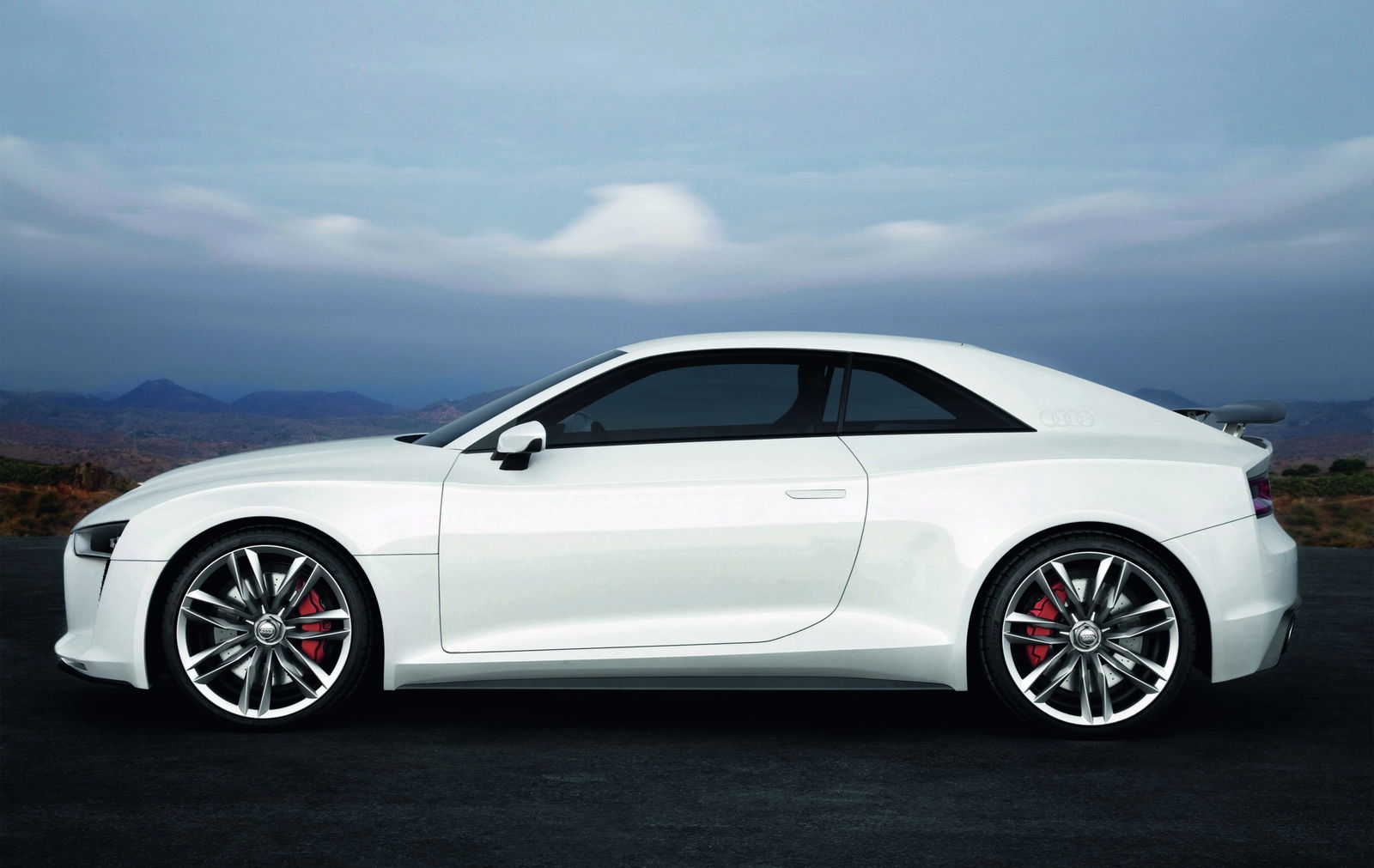 Audi Quattro concept - side