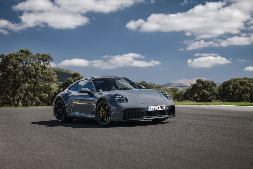 Porsche 911 Carrera GTS 992.2 - front