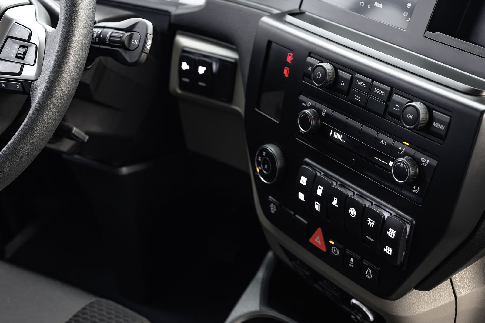 Torsus Praetorian, interior controls