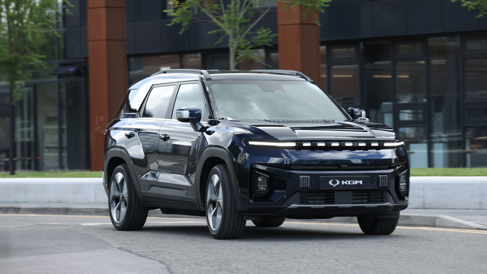 KGM Torres EVX - driving