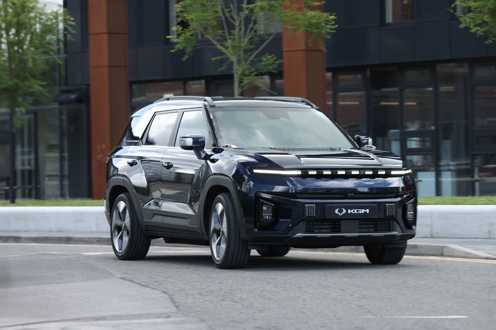 KGM Torres EVX - driving