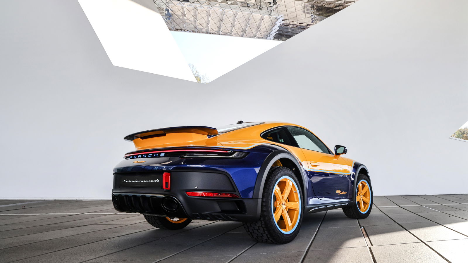 Porsche 911 Dakar - rear