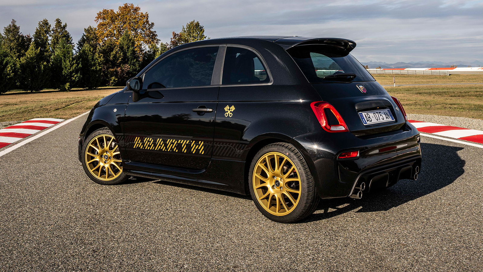 Abarth 695 75 Anniversario, rear 3/4