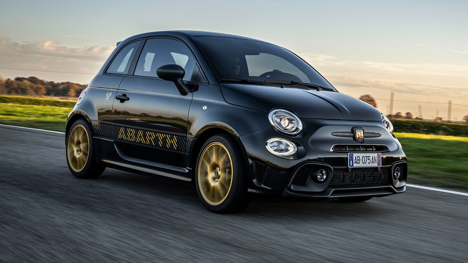 Abarth 695 75 Anniversario, front 3/4, driving