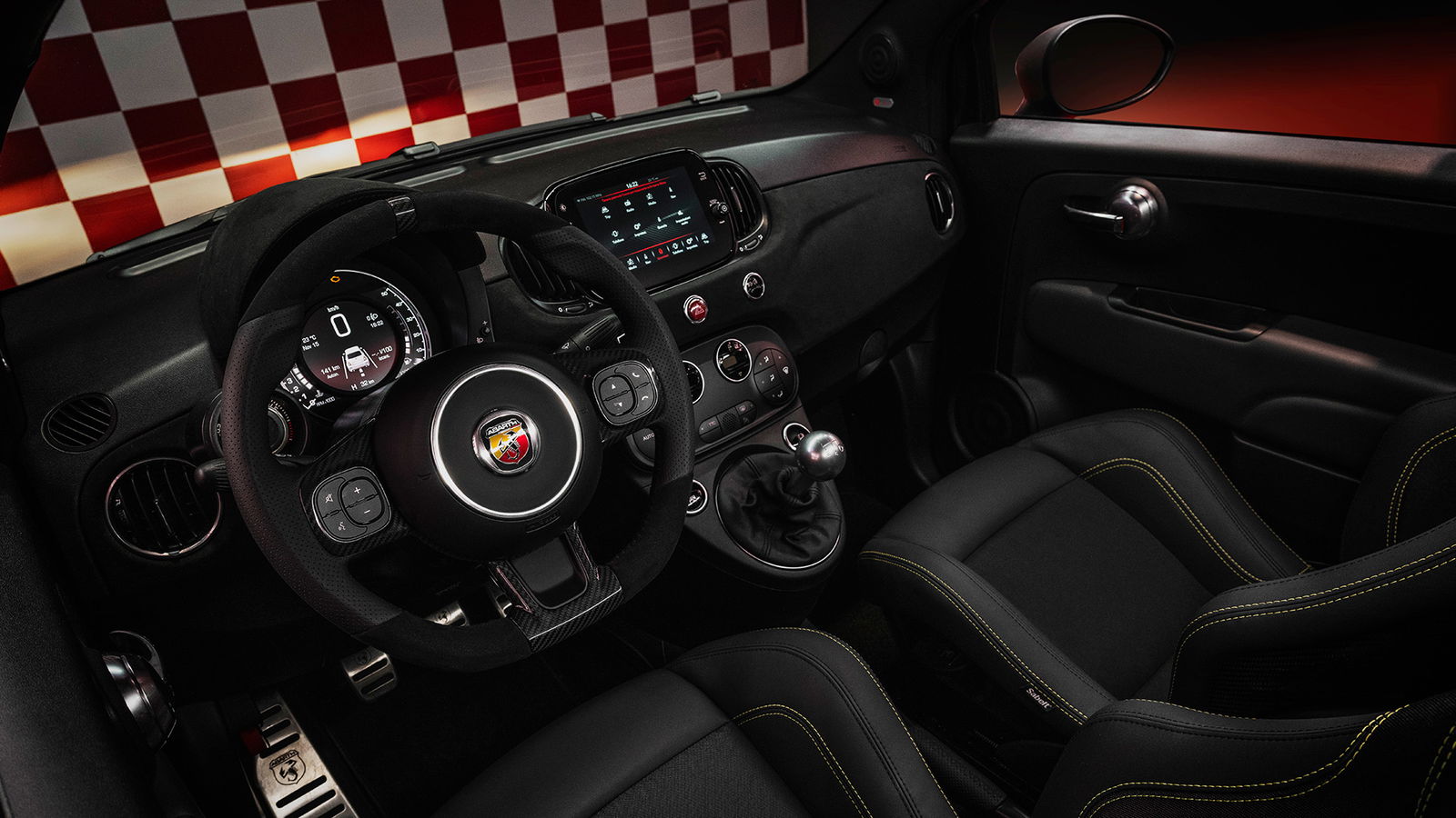 Abarth 695 75 Anniversario, interior