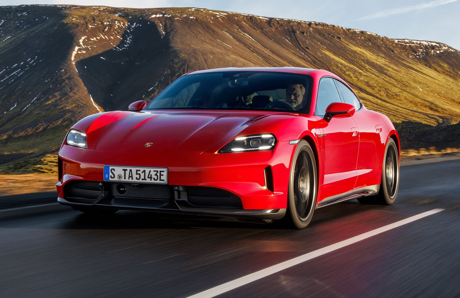 Porsche Taycan GTS - front