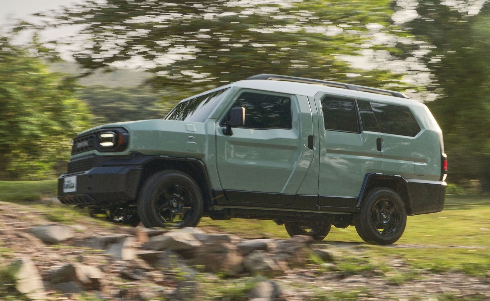 Toyota Hilux Rangga SUV - side