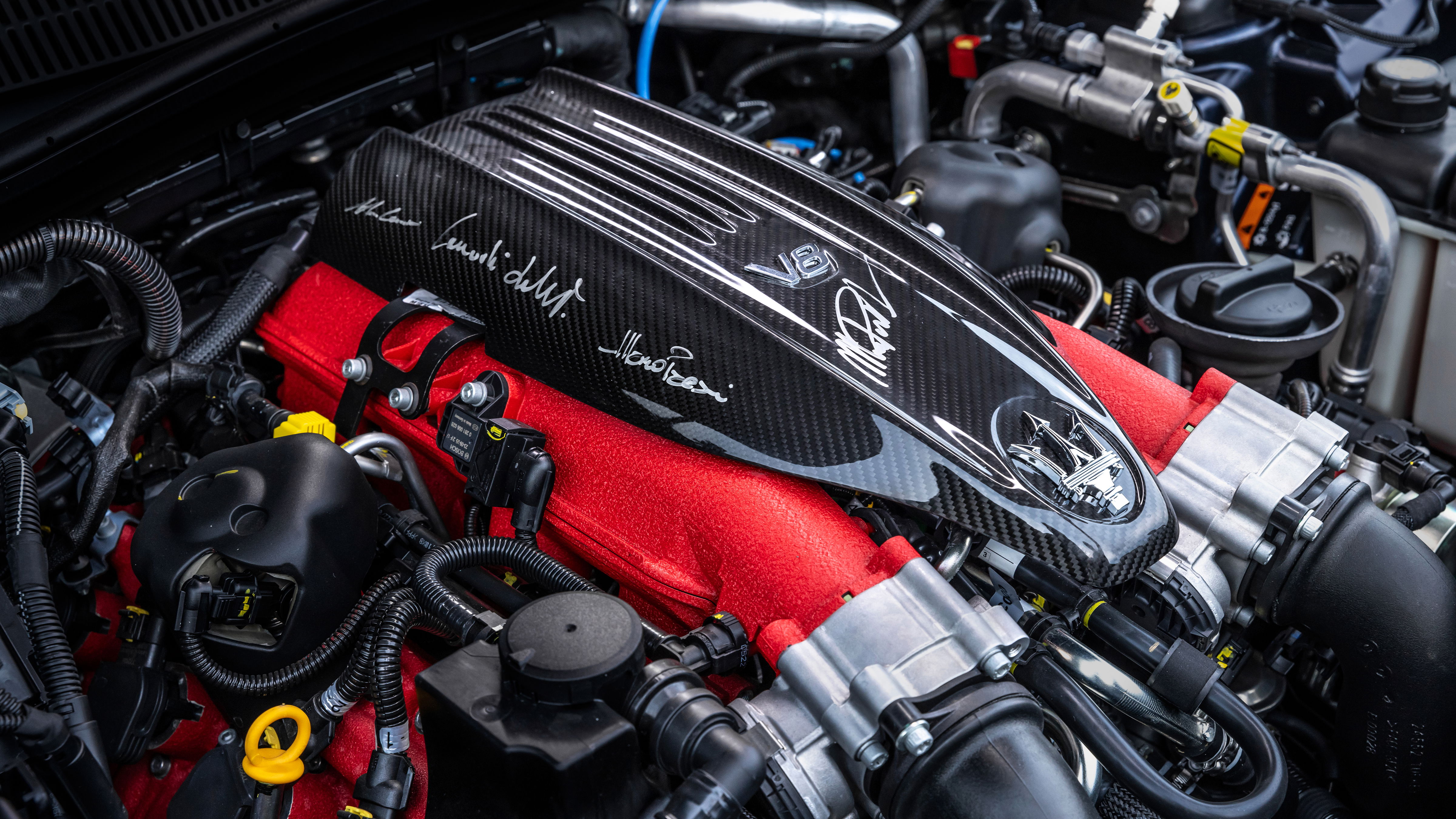 Maserati Quattroporte's V8 engine