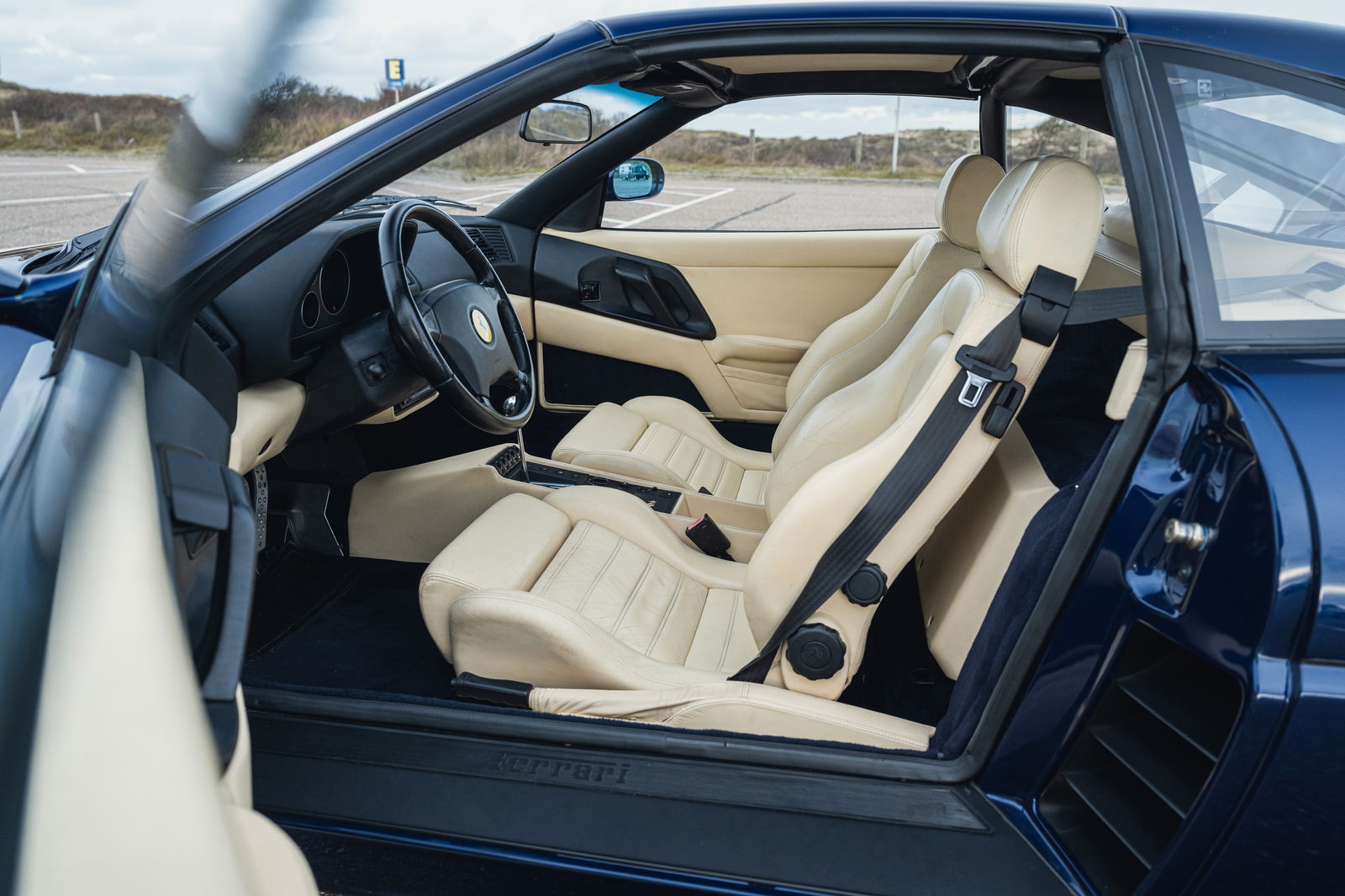 Ferrari F355 GTS - interior