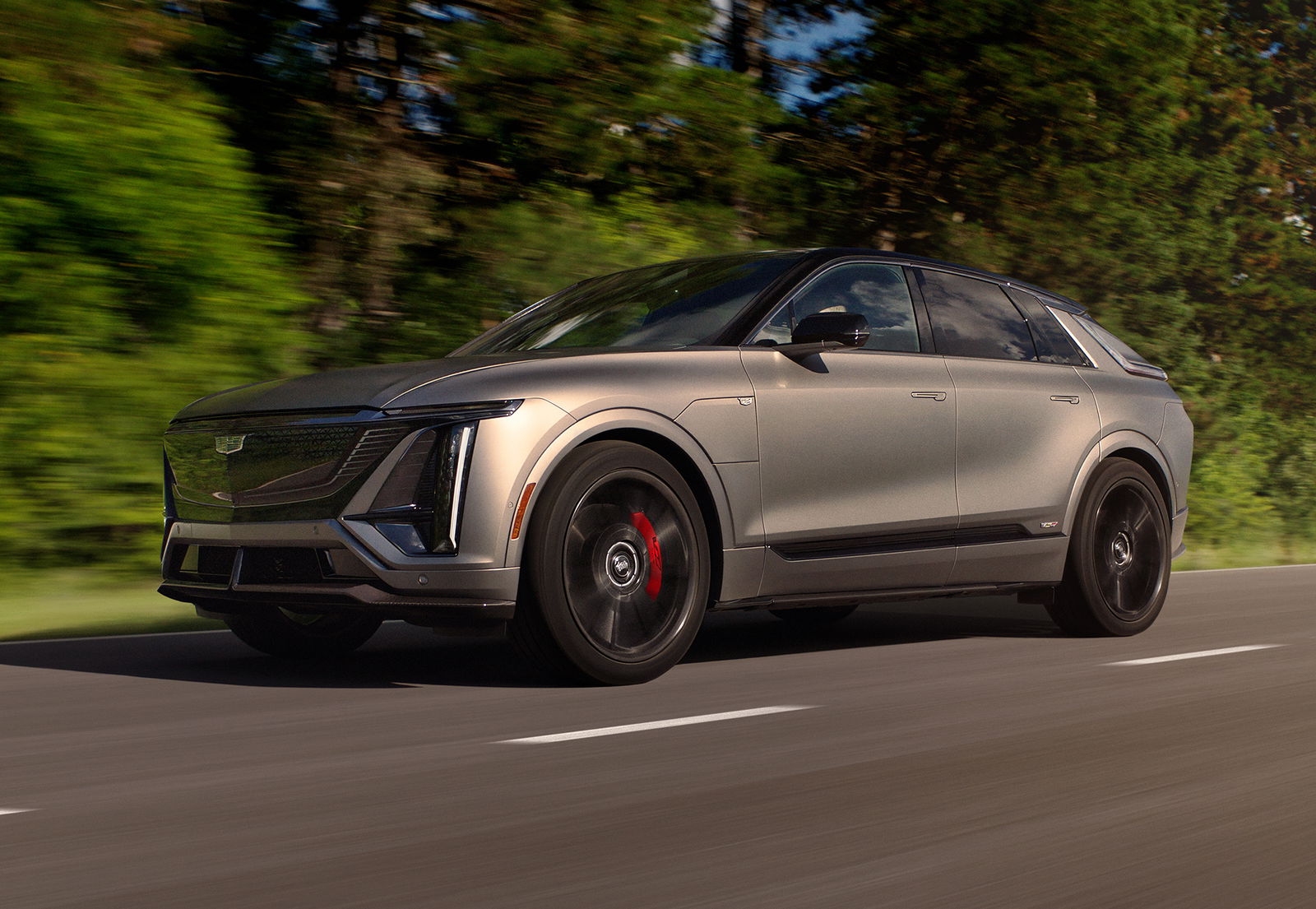 Cadillac Lyriq-V - front