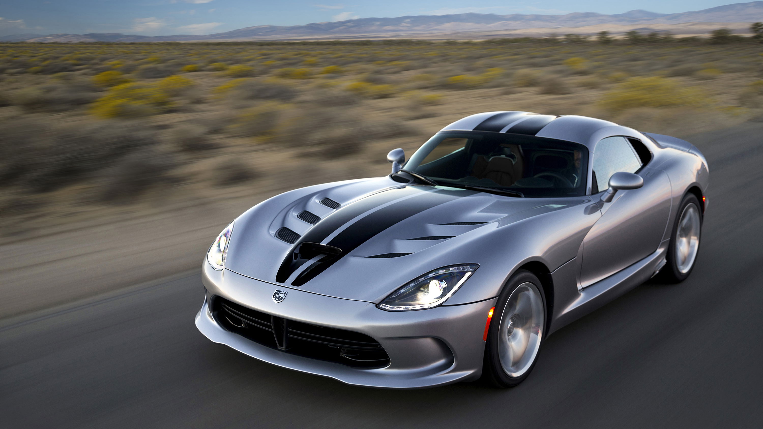 Dodge Viper - front