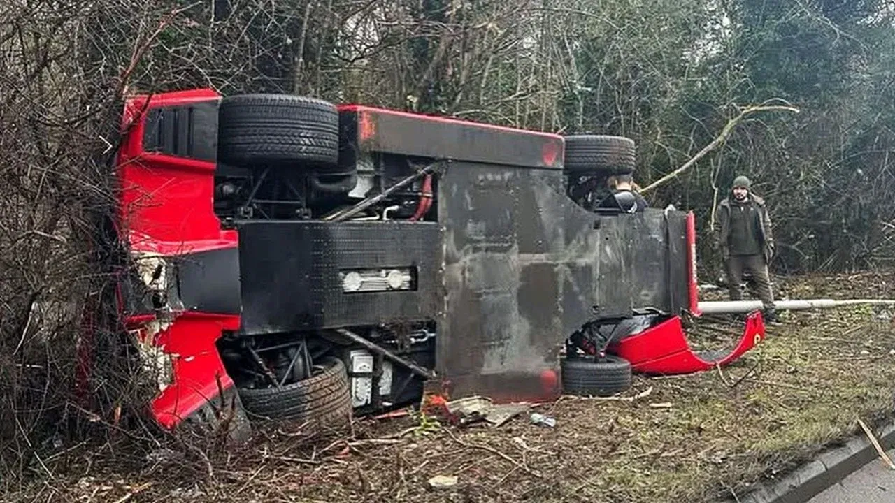 Crashed Ferrari F40