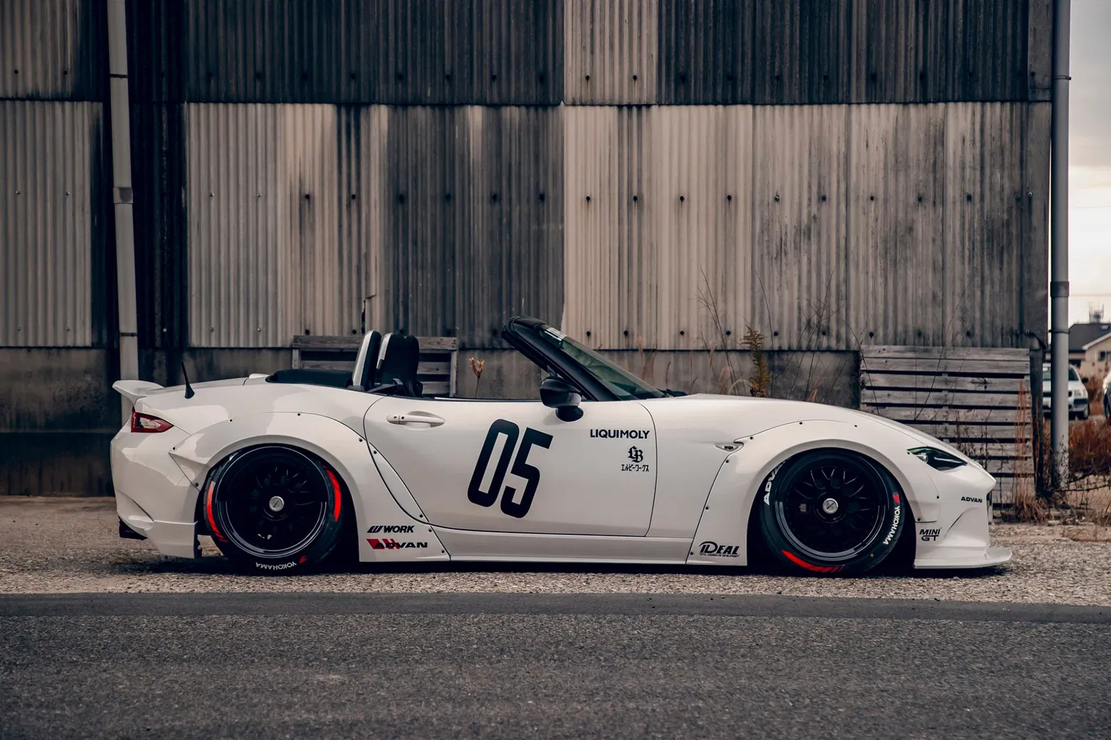 Liberty Walk Mazda MX-5 - side