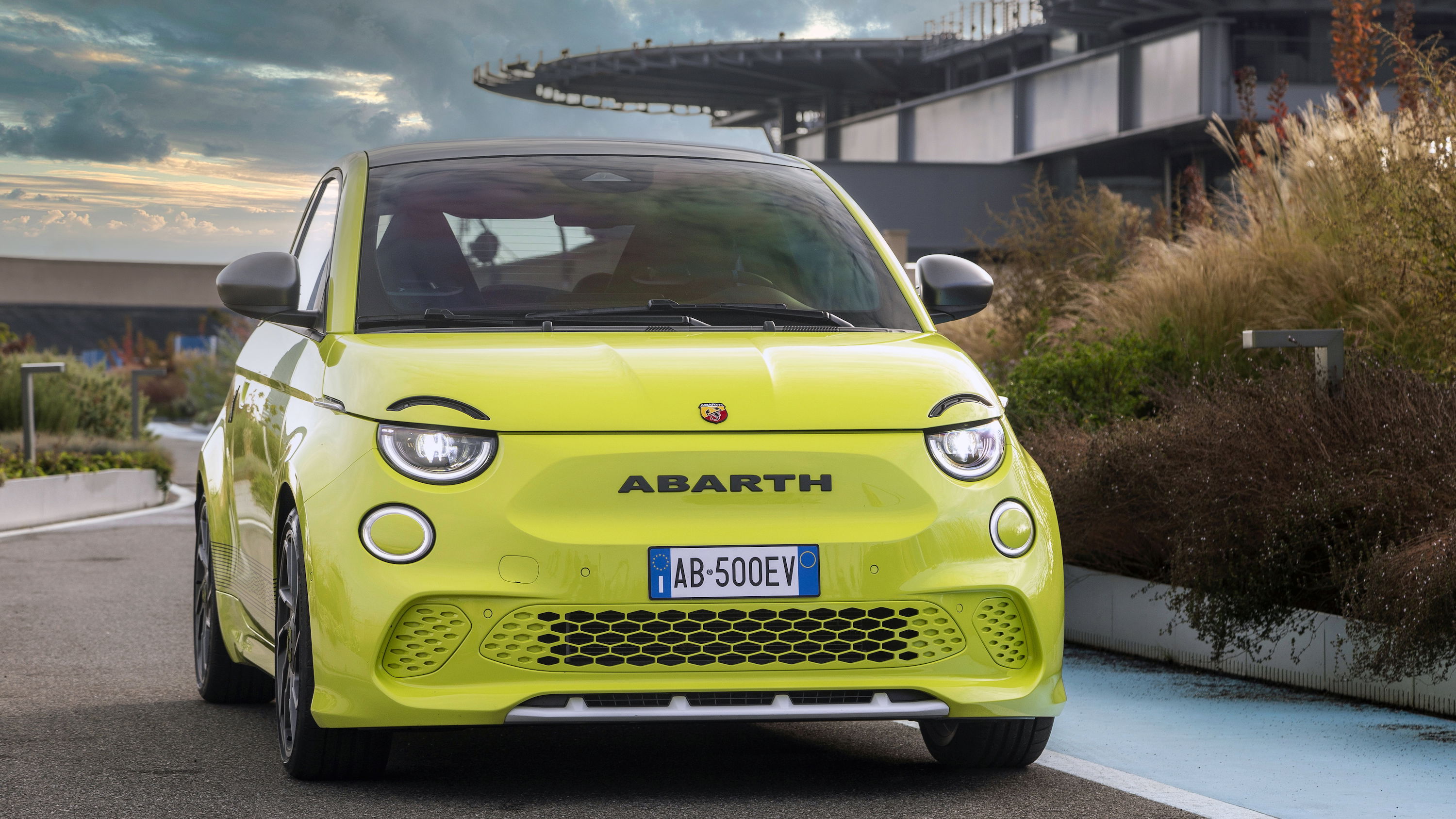 Abarth 500e - front