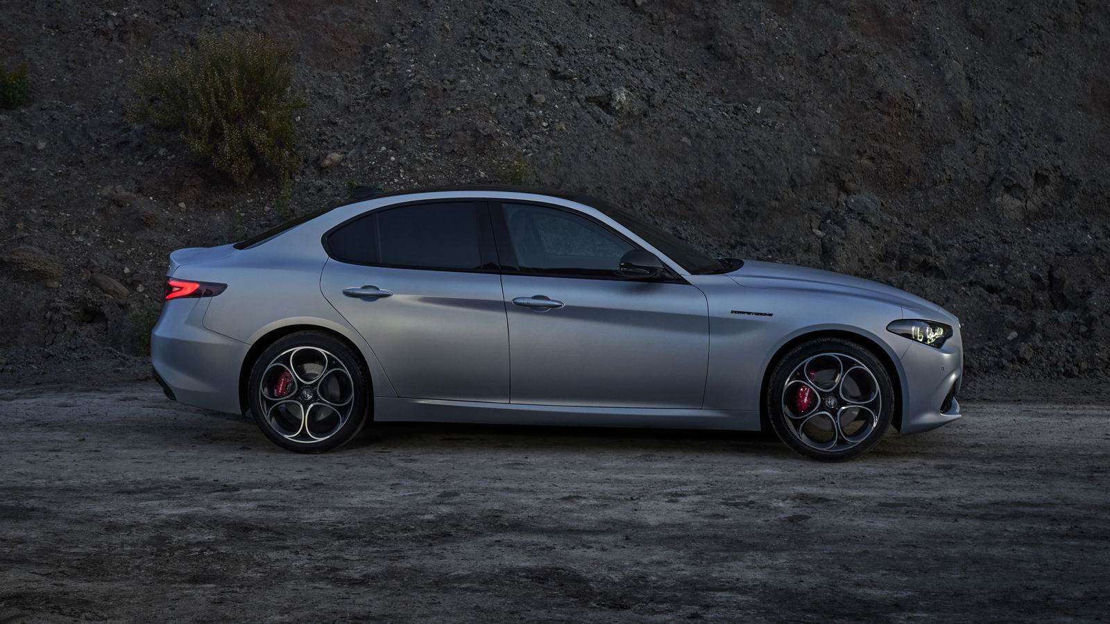 Alfa Romeo Giulia - side