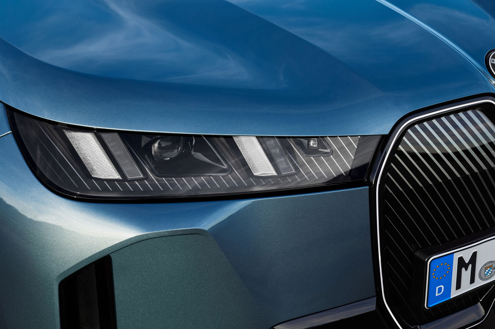 BMW iX xDrive60 - front detail