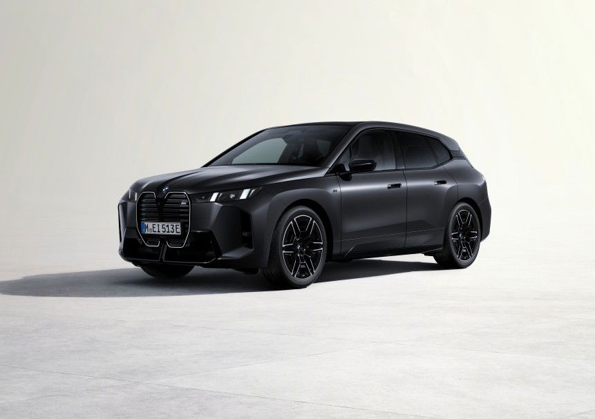 BMW iX M70 - front