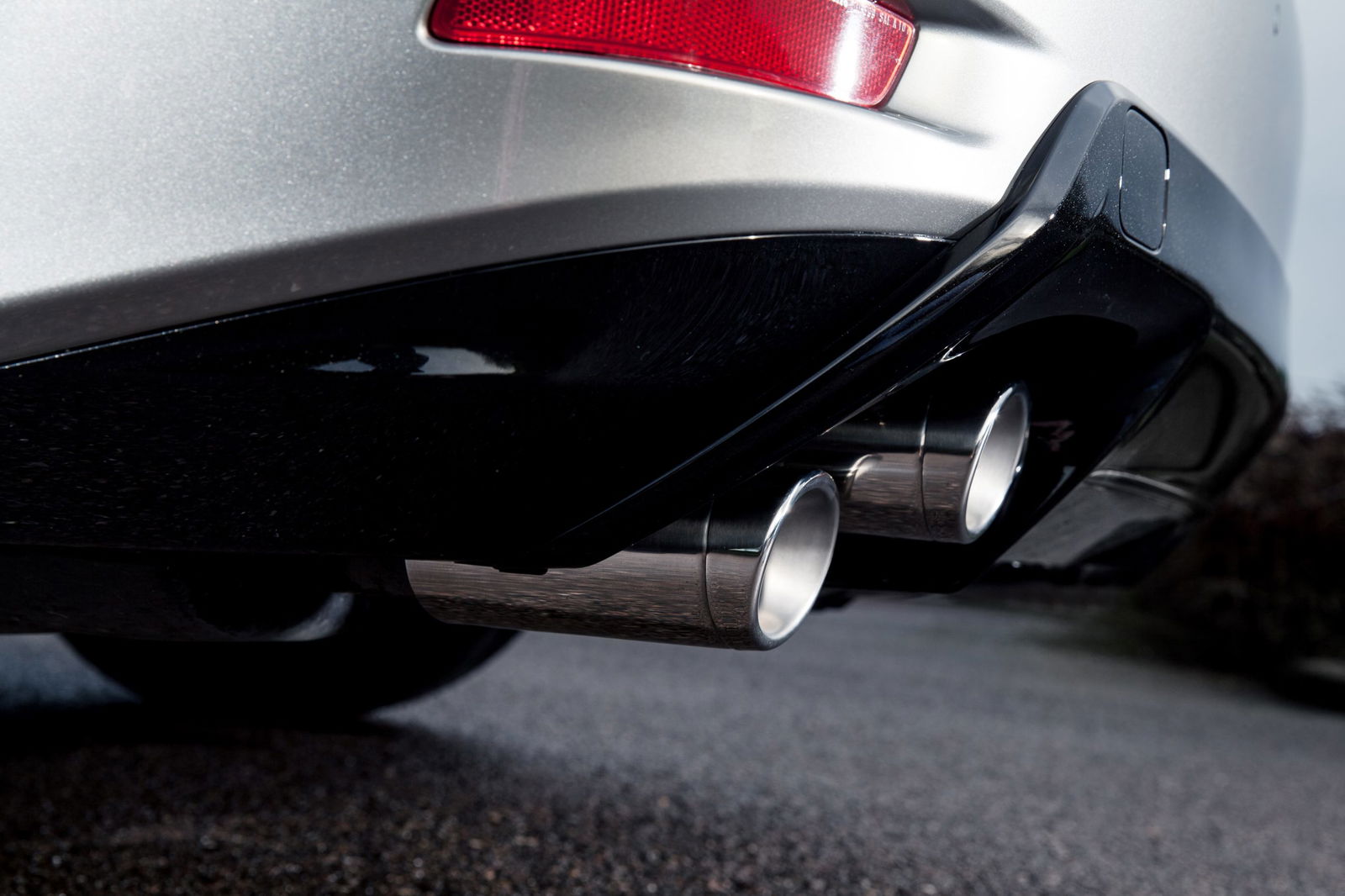 Lexus GS F - exhaust detail