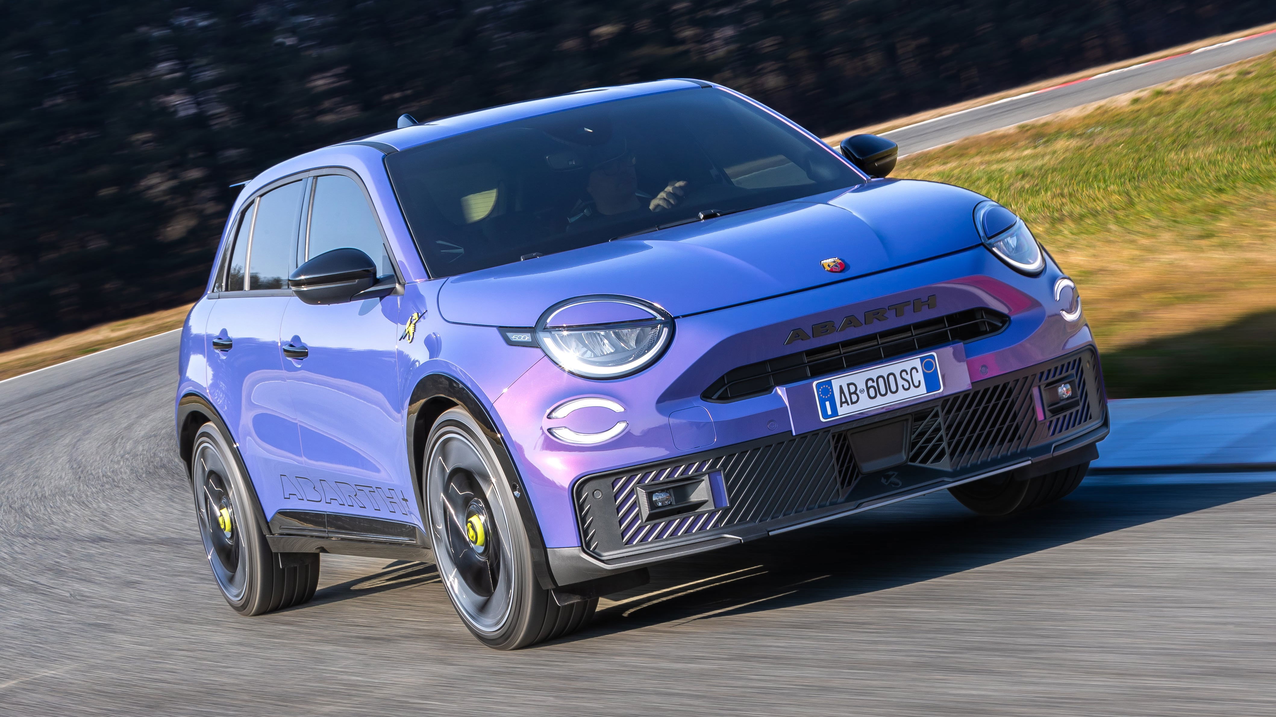 Abarth 600e Scorpionissima - front