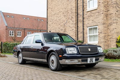 Toyota Century - front