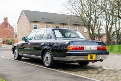 Toyota Century - rear