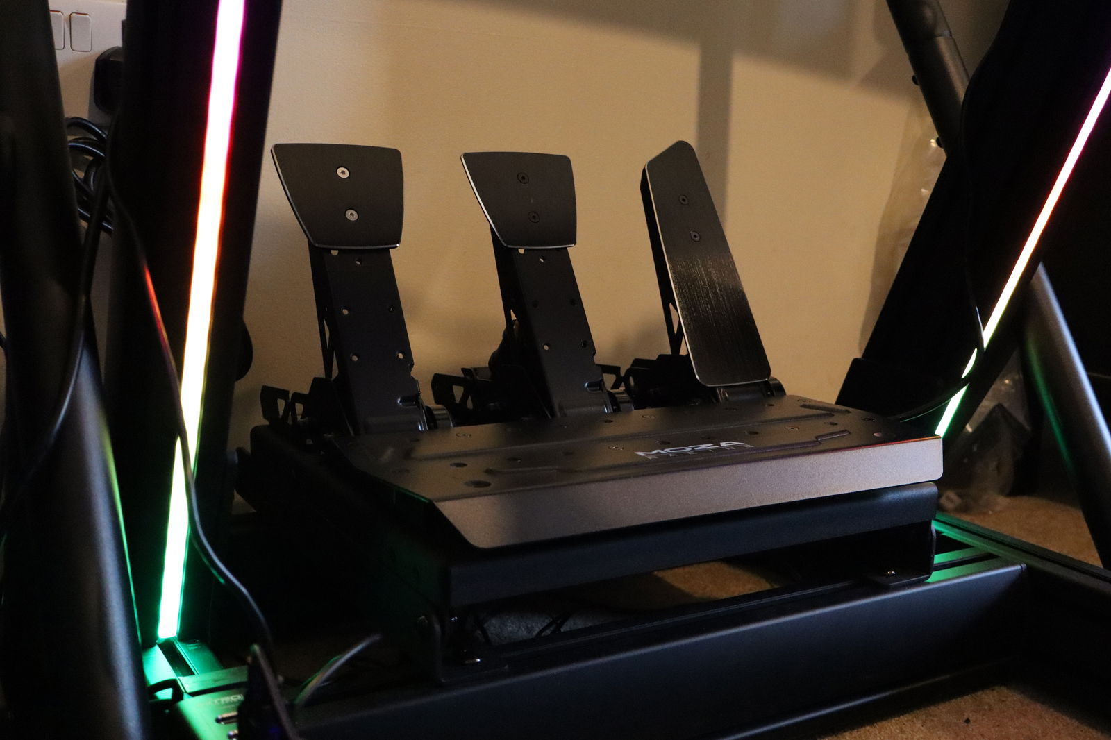 Nitro Concepts E-Racer, pedals