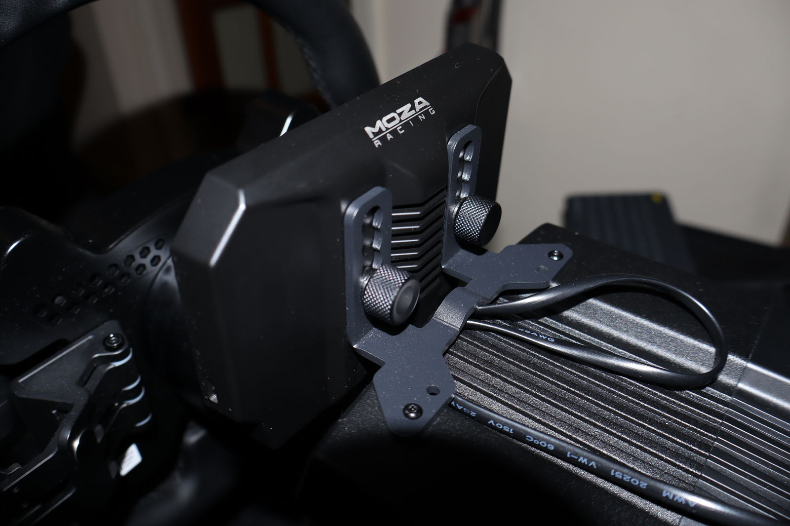 Moza CM2 sim racing dash