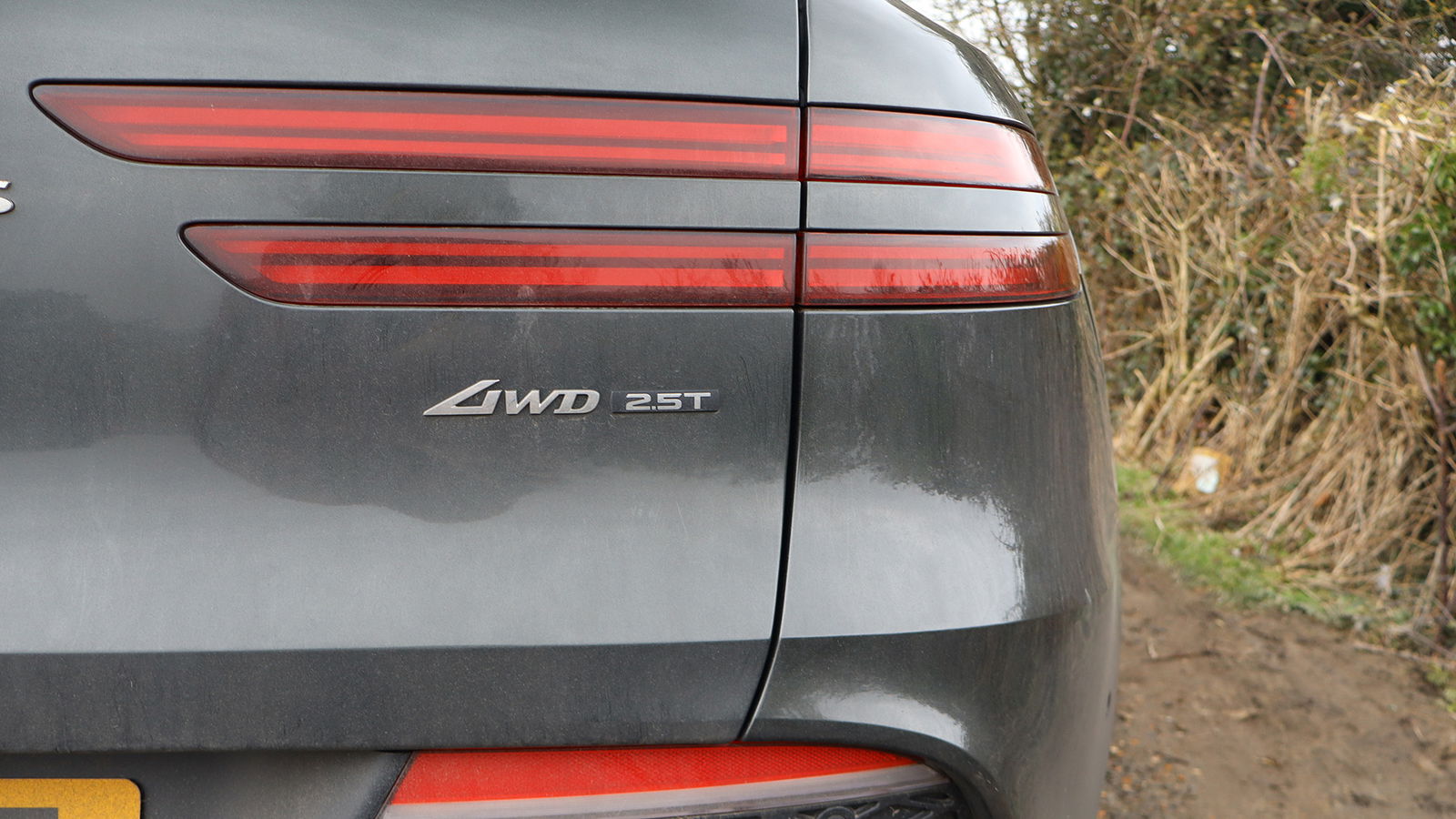 Genesis GV70, 2.5T badge