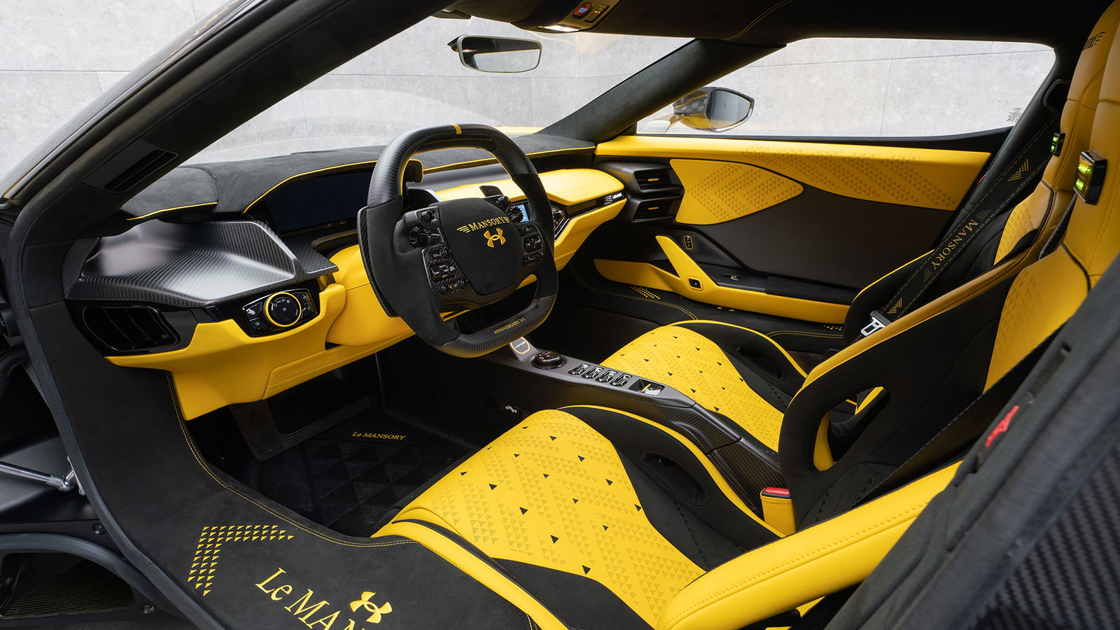 Mansory x Under Armour Le Mansory, interior
