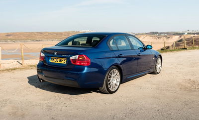 BMW 320si - rear