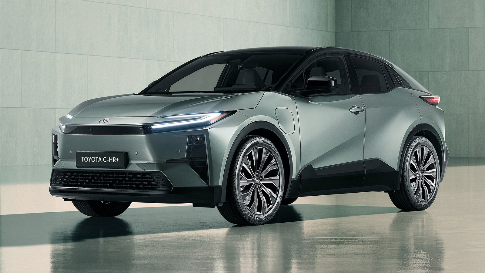 Toyota C-HR+, front