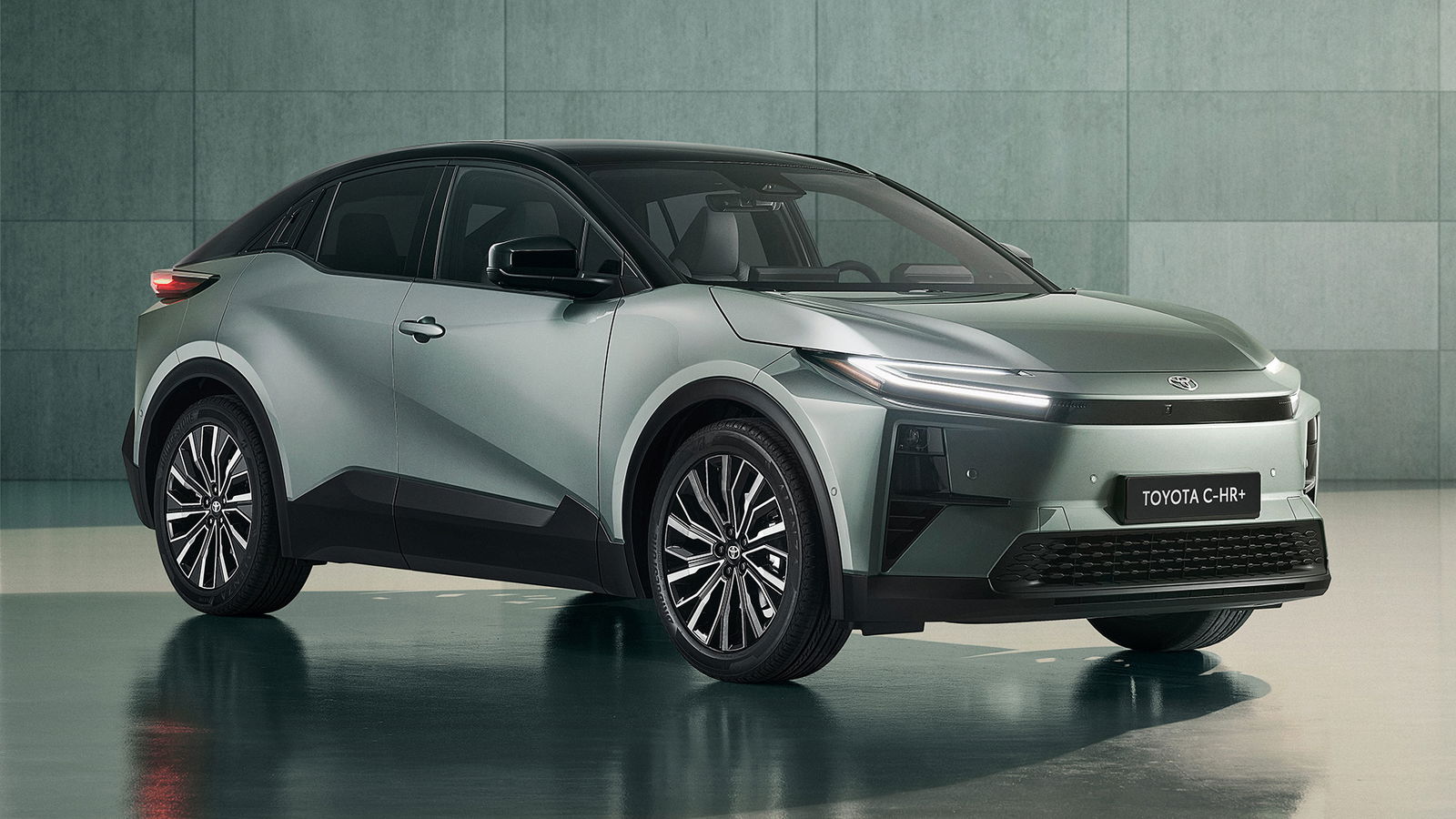 Toyota C-HR+, front