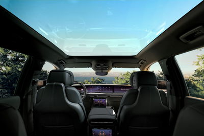 Cadillac Escalade IQL - interior