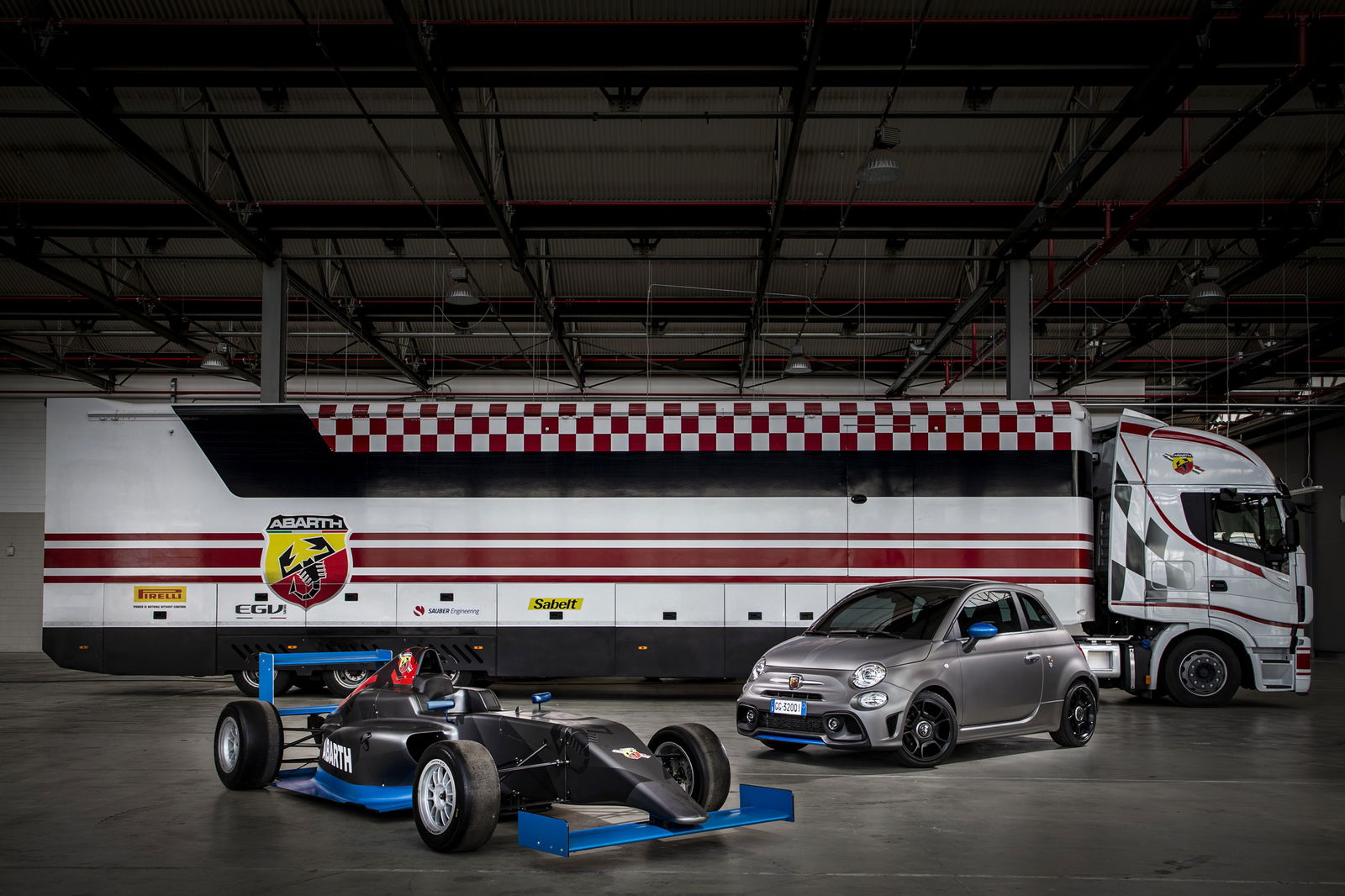 Abarth F595 with Formula 4 car