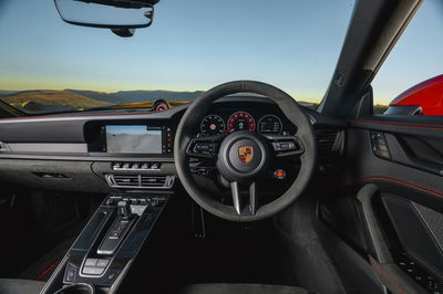 Porsche 911 Carrera 4 GTS Cabriolet - interior