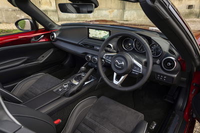 Mazda MX-5 - interior