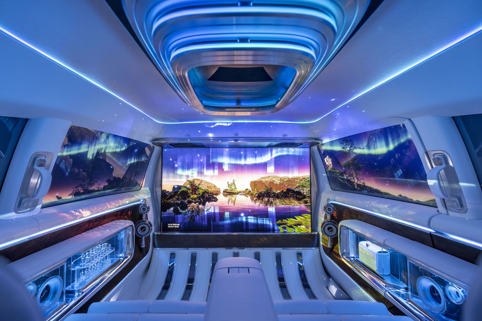 Mercedes Vision V - rear compartment
