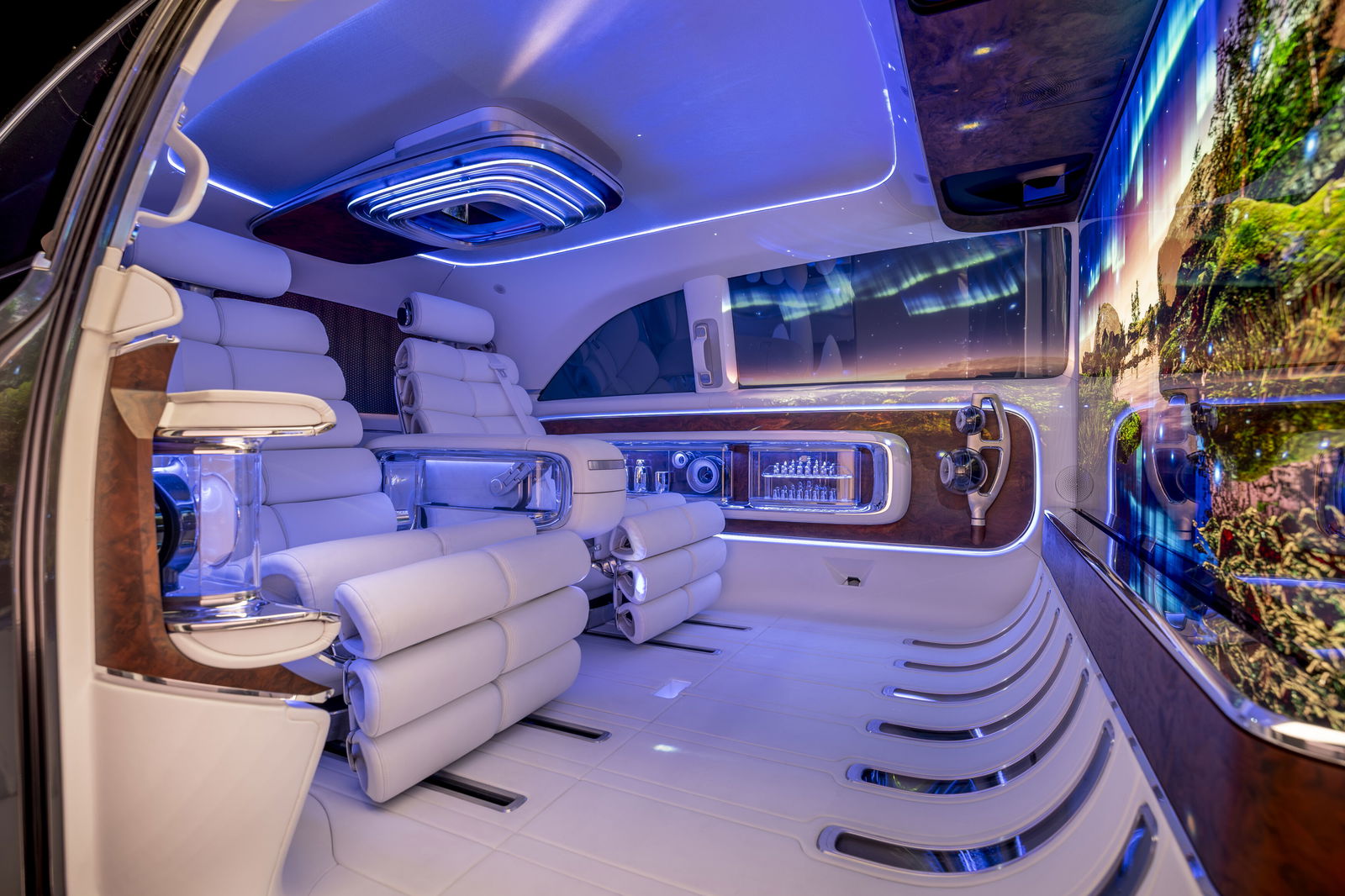 Mercedes Vision V - rear compartment