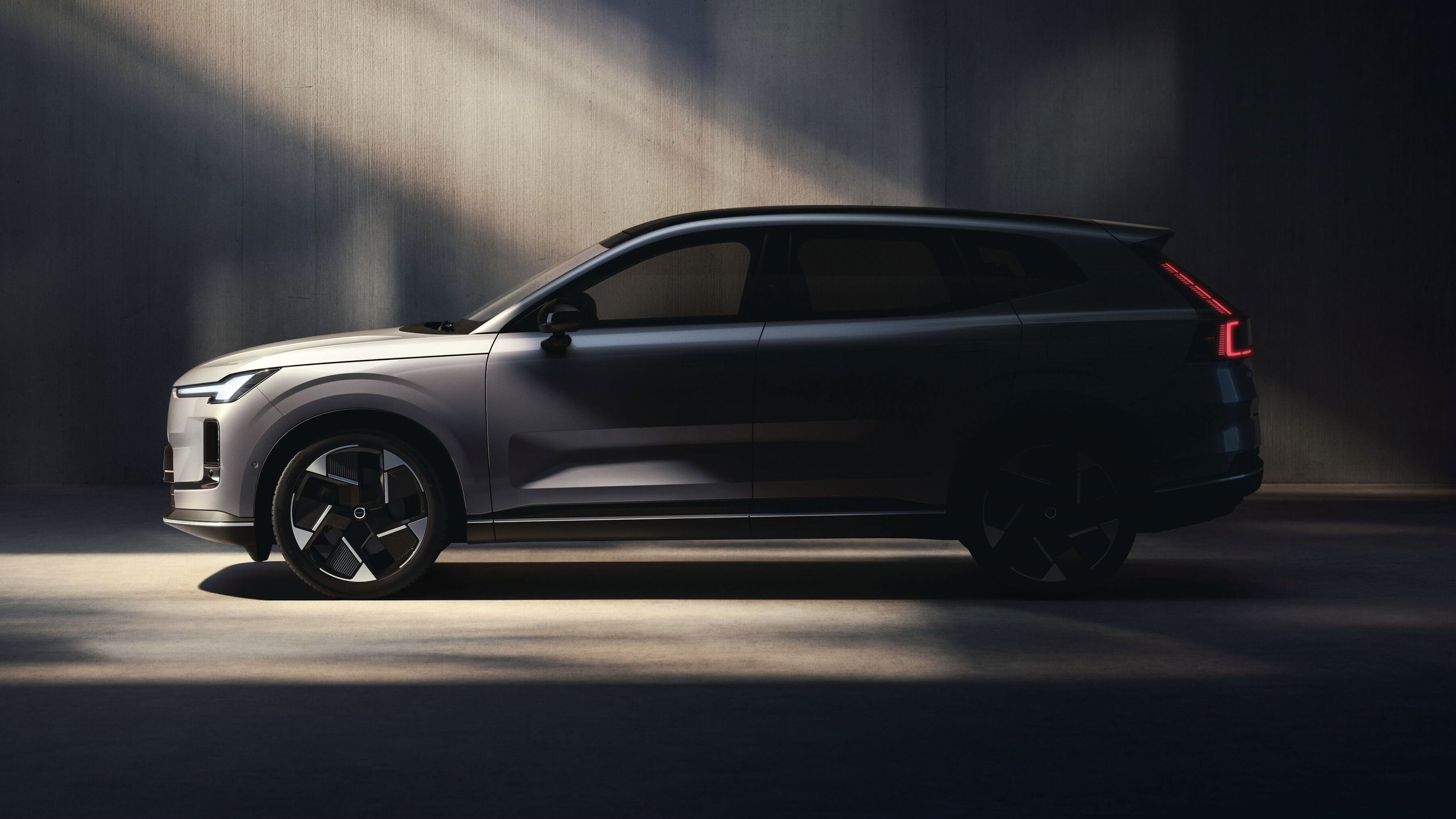 Volvo XC70 teaser - side