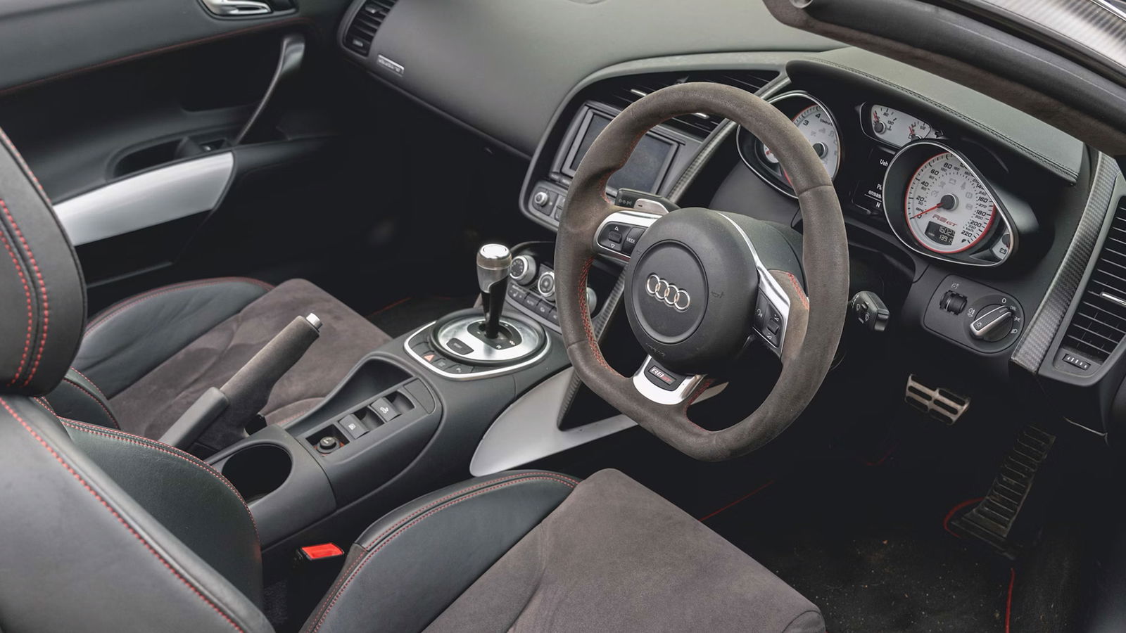 Audi R8 GT Spyder, interior